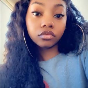 Meet your Posher, Destinee